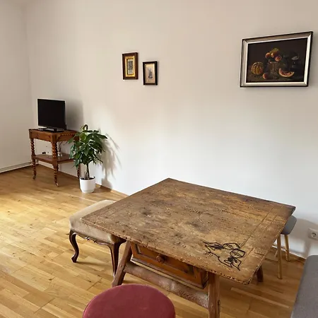 Urban Apartment *